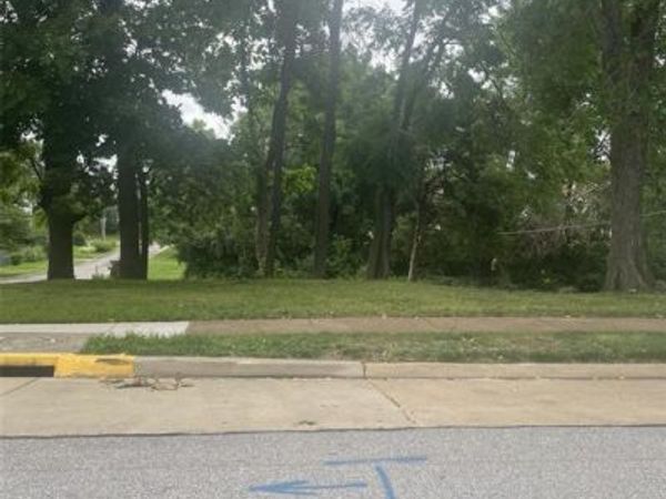 7447 Hoover Avenue , Richmond Heights, MO 63117