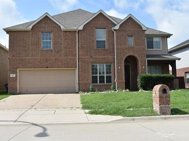 425 Crown Oaks Drive, Fort Worth, TX 76131
