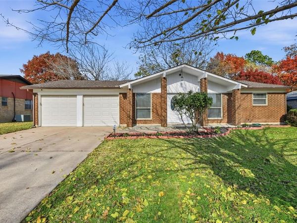 7825 Emerald Hills Way, North Richland Hills, TX 76180