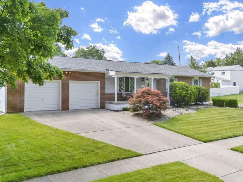 747 Hunt Valley Drive, Reynoldsburg, OH 43068 Photo 2