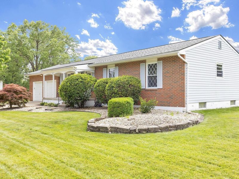 747 Hunt Valley Drive, Reynoldsburg, OH 43068 Photo 4