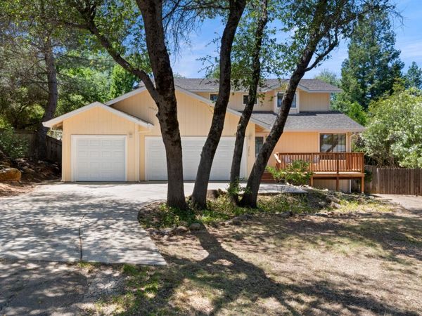 2816 Hillcrest Dr, Cameron Park, CA 95682