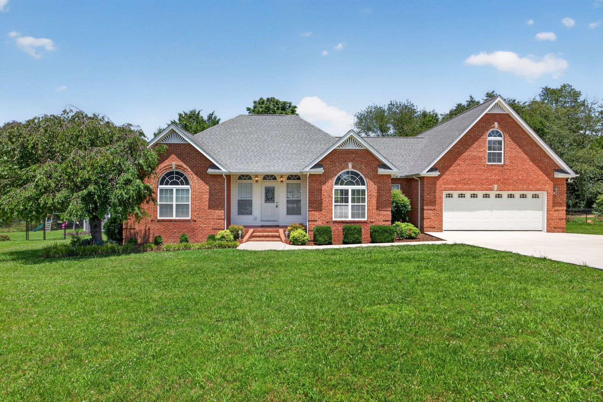 198 Imperial Dr, Sparta, TN 38583 Main Photo