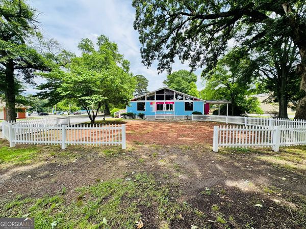 685 N Jeff Davis Drive, Fayetteville, GA 30214