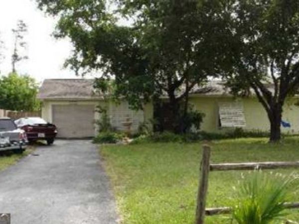 2565 SE Hemsing Street, Port Saint Lucie, FL 34984