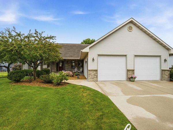 1102 CARRIAGE CIRCLE, Fond Du Lac, WI 54935