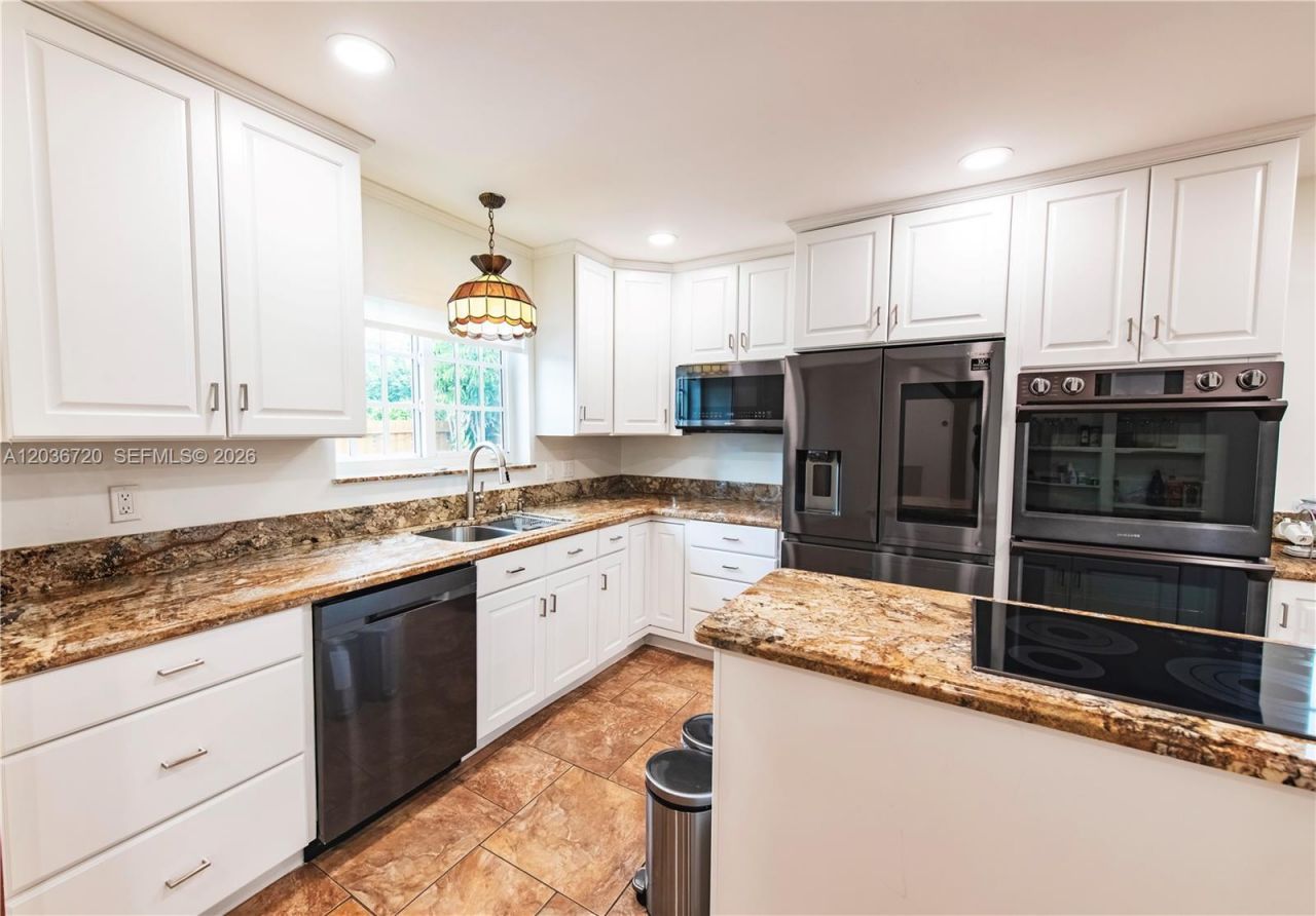 16571 Lake Tree Dr, Weston, FL 33326 Photo