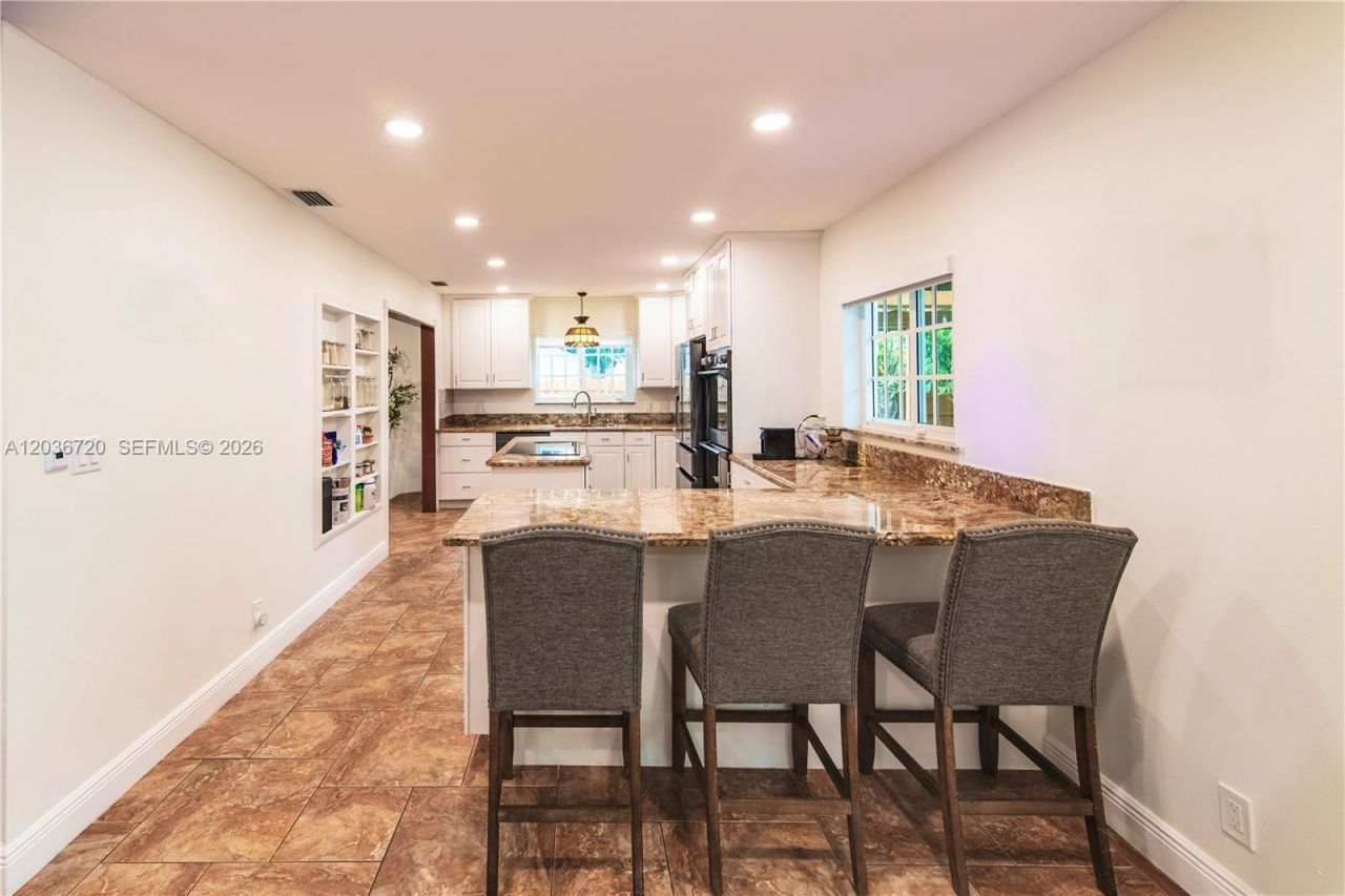16571 Lake Tree Dr, Weston, FL 33326 Photo
