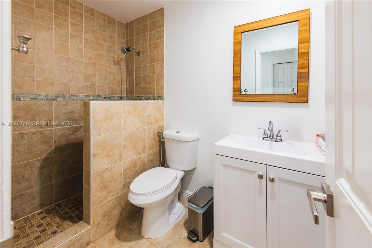 16571 Lake Tree Dr, Weston, FL 33326 Photo