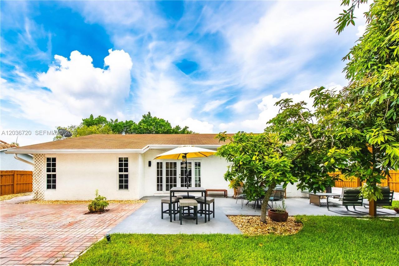 16571 Lake Tree Dr, Weston, FL 33326 Photo