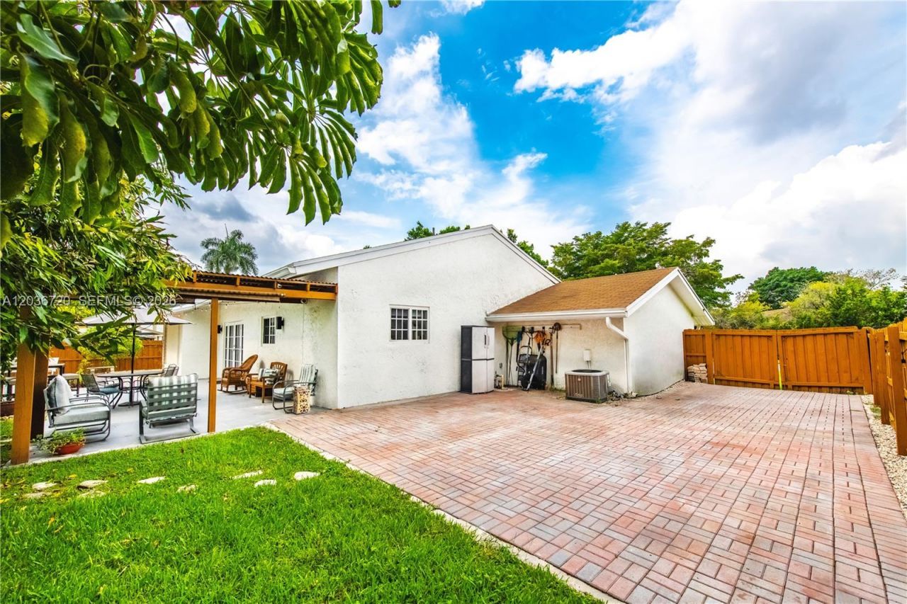 16571 Lake Tree Dr, Weston, FL 33326 Photo