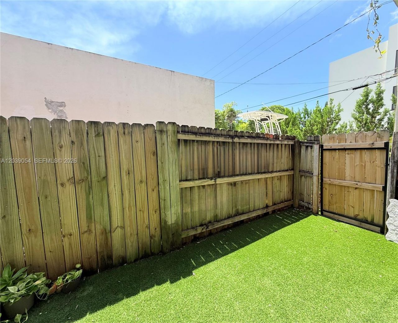 1722 Mayo St, Unit 105, Hollywood, FL 33020 Photo