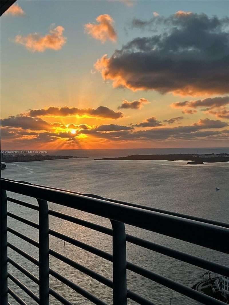 325 S Biscayne Blvd, Unit 3821, Miami, FL 33131 Photo