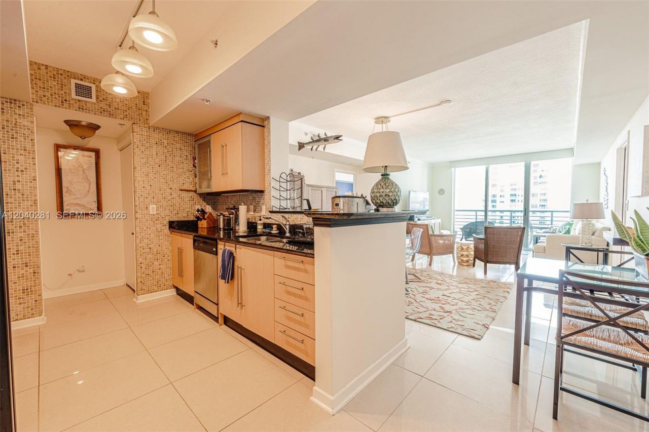 325 S Biscayne Blvd, Unit 3821, Miami, FL 33131 Photo