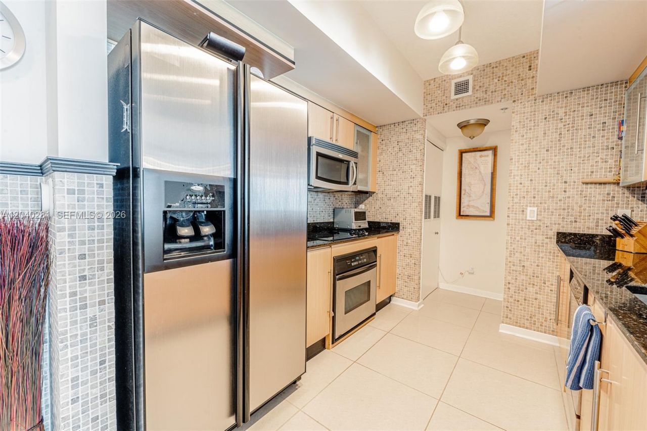 325 S Biscayne Blvd, Unit 3821, Miami, FL 33131 Photo