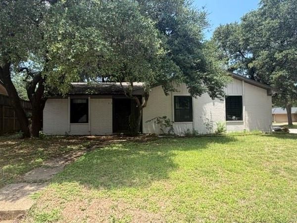 5433 Kings Manor Drive , Lake Dallas, TX 75065