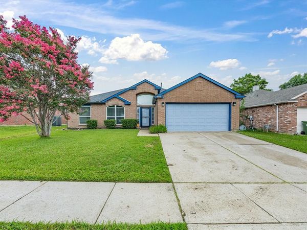 7609 Albany Lane, Arlington, TX 76002