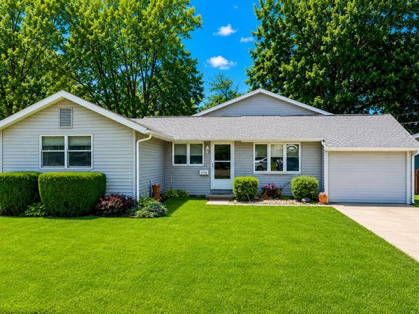 1105 Avenue I , Sterling, IL 61081