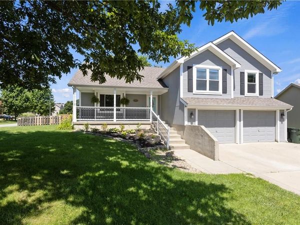 3812 Clayton Drive, Leavenworth, KS 66048