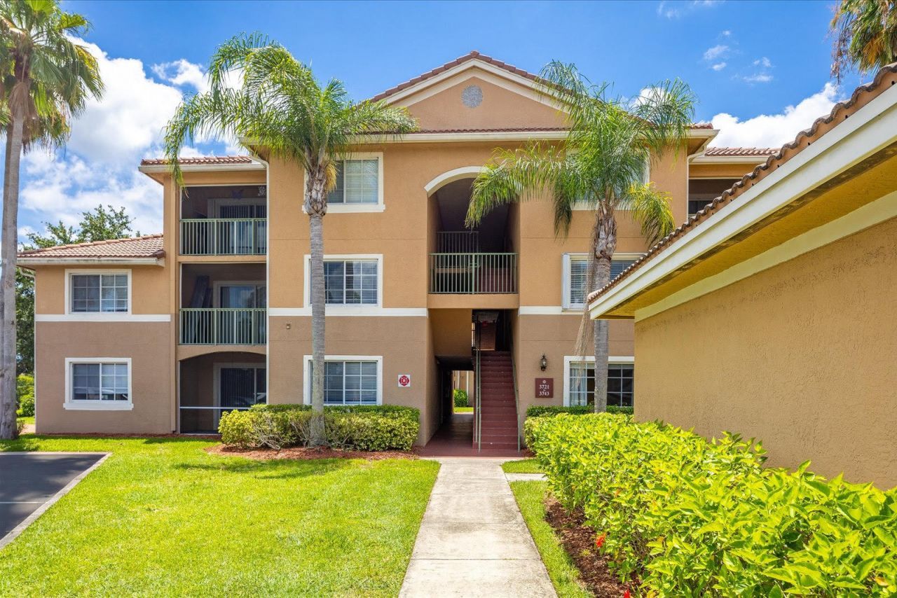 3721 NW Mediterranean Lane, Unit 8-304, Jensen Beach, FL 34957 Photo