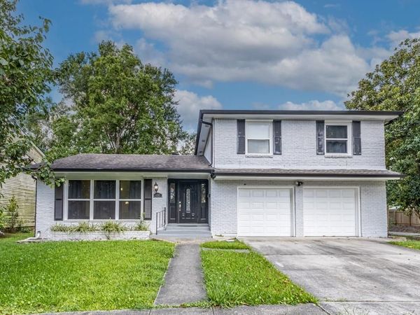 400 WESTMEADE Drive , Gretna, LA 70056