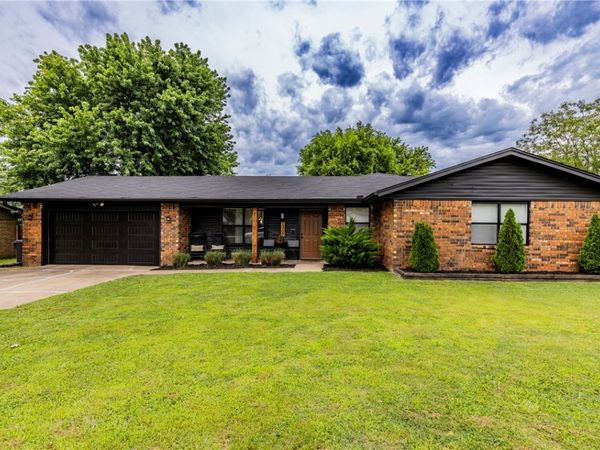 1307 W Banz Road, Rogers, AR 72758