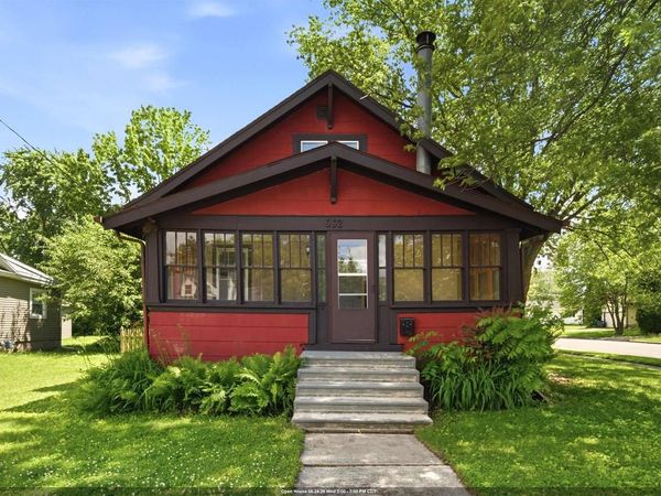 662 W WINNECONNE AVENUE, Neenah, WI 54956