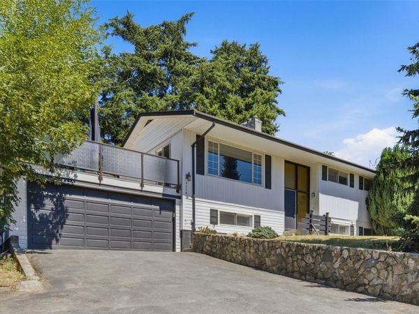 2358 Tanner Rd , Central Saanich, BC V8Z 5P7