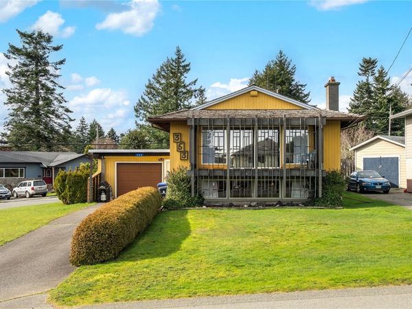 353 Aitken St , Comox, BC V9M 1K8