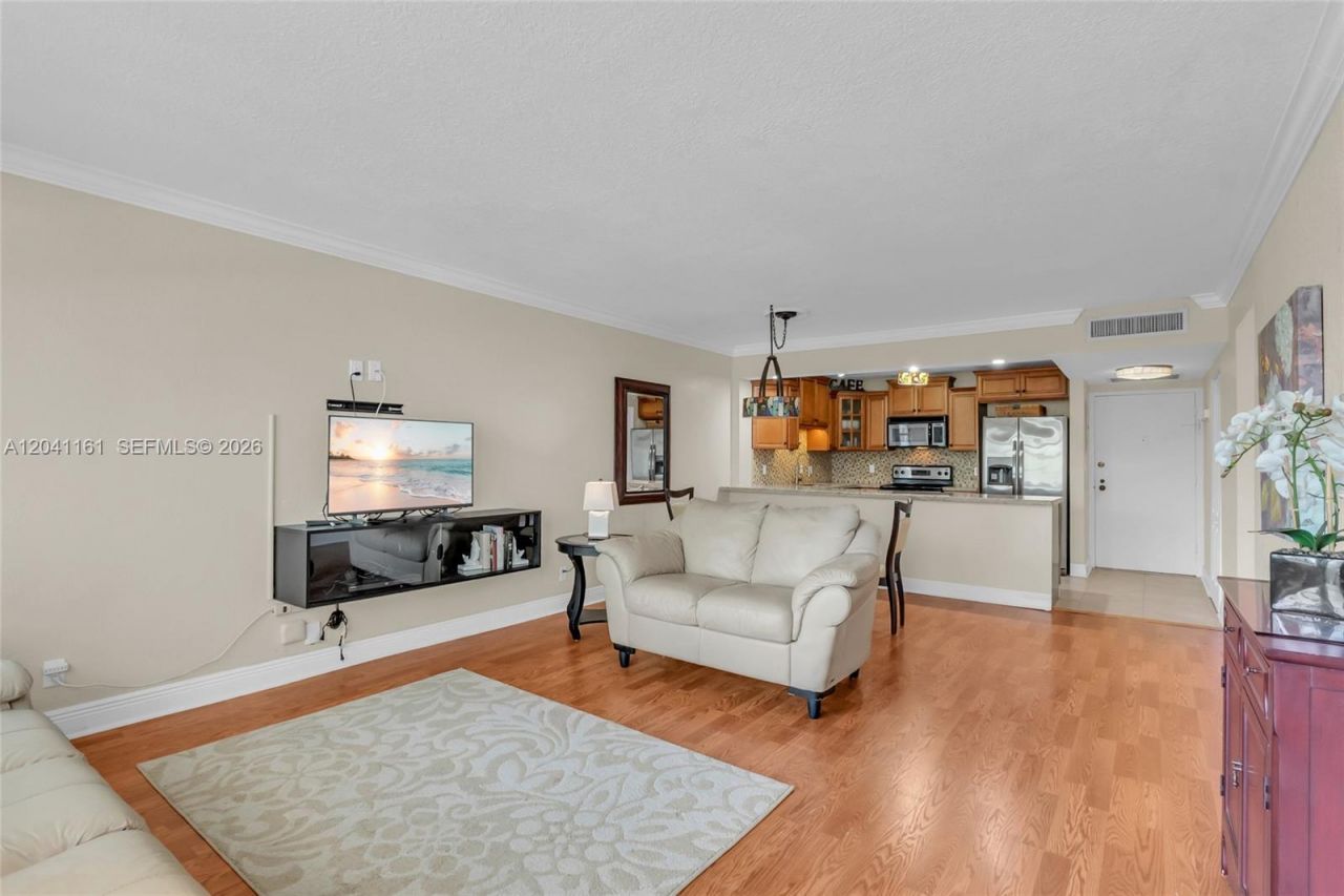 3725 S Ocean Dr, Unit 422, Hollywood, FL 33019 Photo