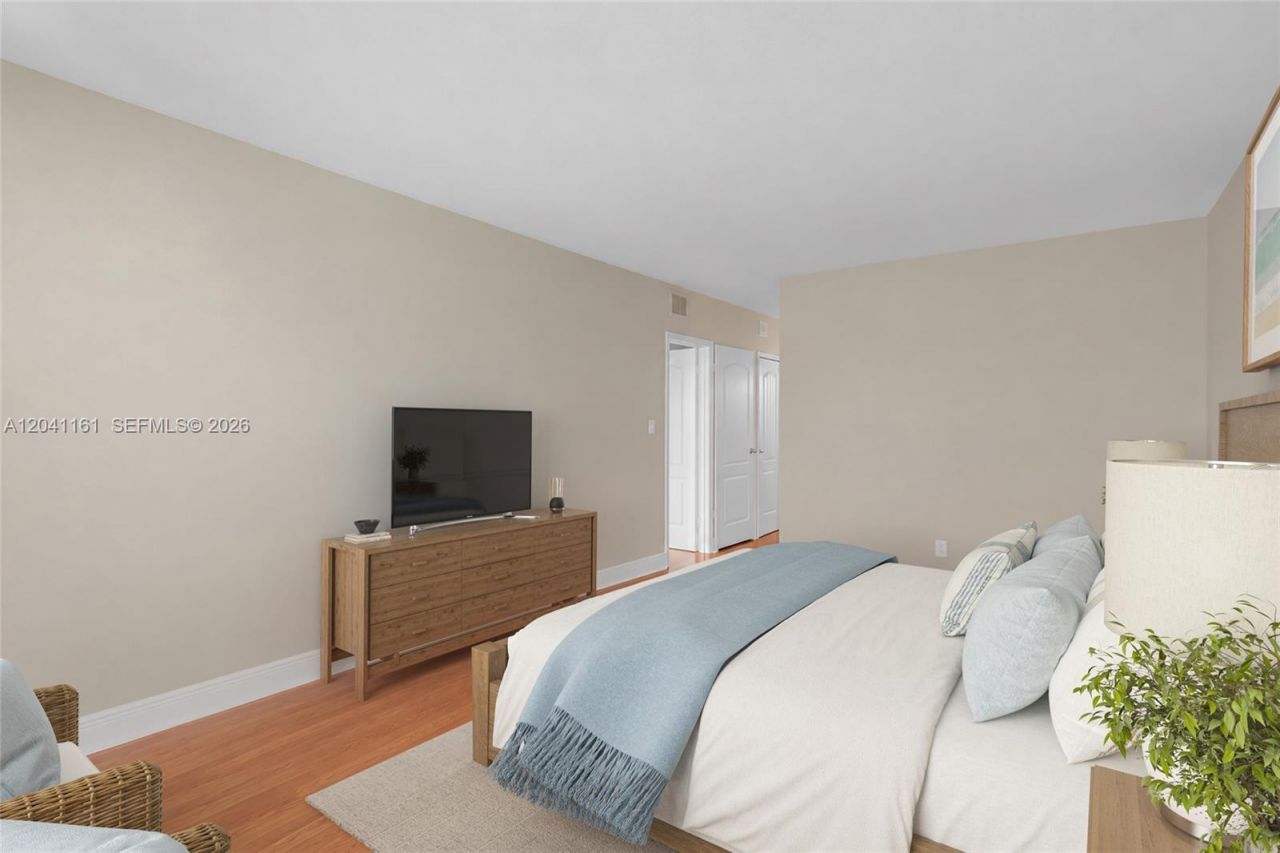 3725 S Ocean Dr, Unit 422, Hollywood, FL 33019 Photo