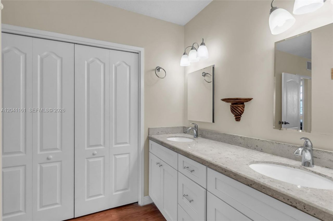 3725 S Ocean Dr, Unit 422, Hollywood, FL 33019 Photo