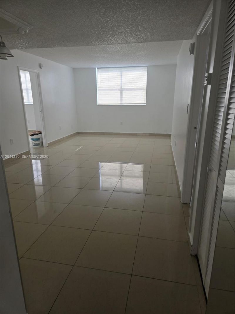 4675 W 18th Ct , Unit 606, Hialeah, FL 33012 Photo