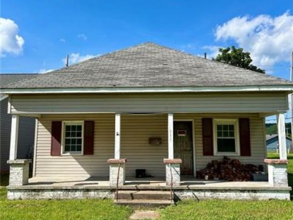 111 Helen Avenue , Chaffee, MO 63740