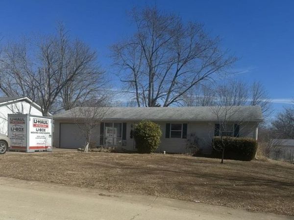 230 Valley Drive, Farmington, MO 63640