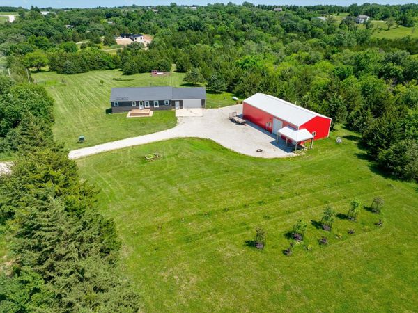 20014 352nd Place, Earlham, IA 50072