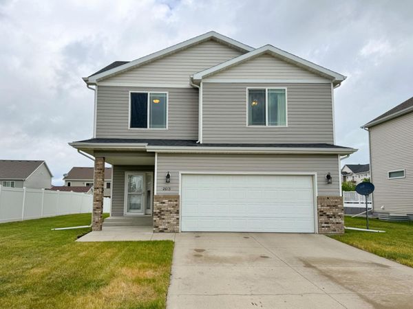 2613 56th Avenue S, Fargo, ND 58104