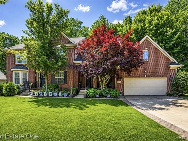 3481 Castlewood Court, Wixom, MI 48393
