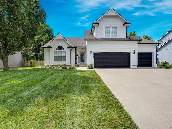 23525 W 74th Terrace, Shawnee, KS 66227