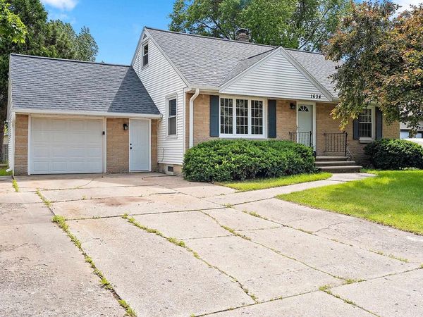 1634 LILAC LANE, Green Bay, WI 54302
