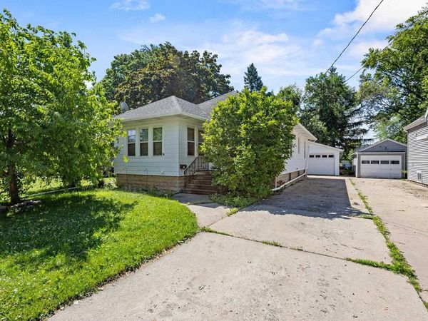 135 W 23RD AVENUE, Oshkosh, WI 54902