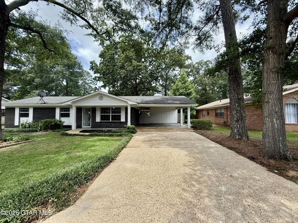 705 Emerald Drive, Columbus, MS 39702