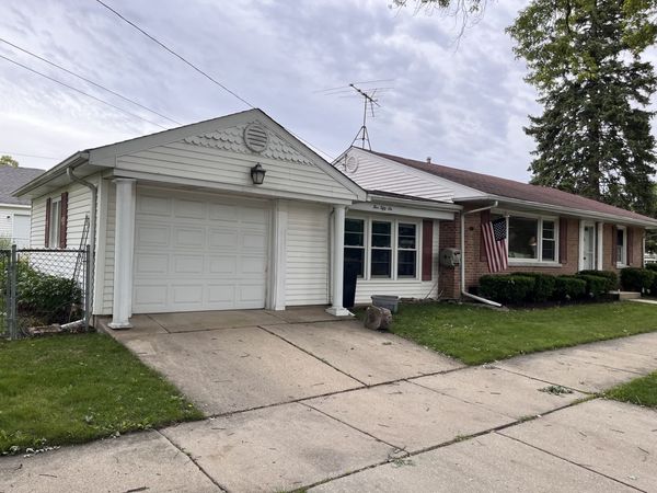 556 Crestwood Drive , Des Plaines, IL 60016