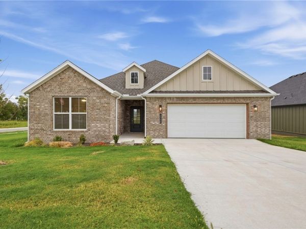 2300 Cassidy Court, Siloam Springs, AR 72761