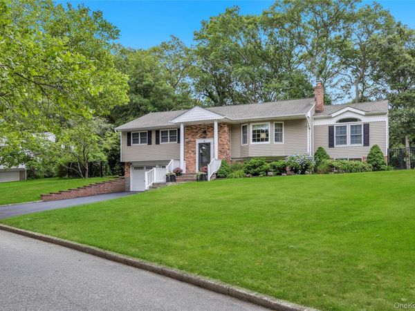 4 Long Hill Road, Smithtown, NY 11787