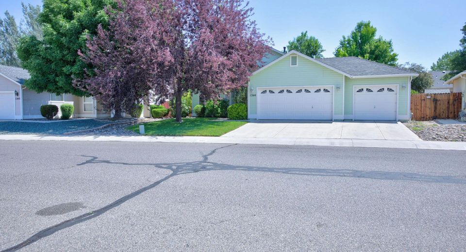 1344 Windsor Drive, Gardnerville, NV 89410 Photo