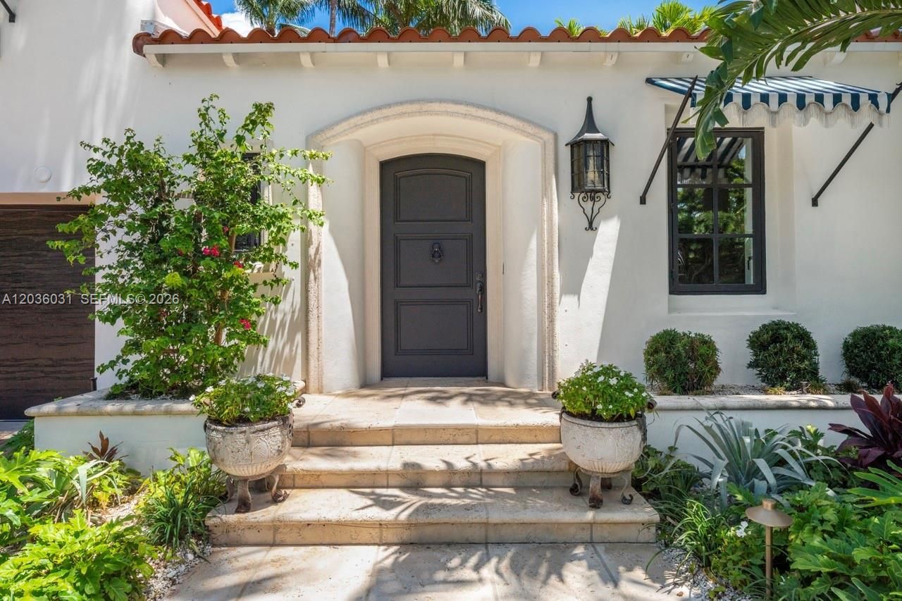 4727 N Bay Rd, Miami Beach, FL 33140 Photo