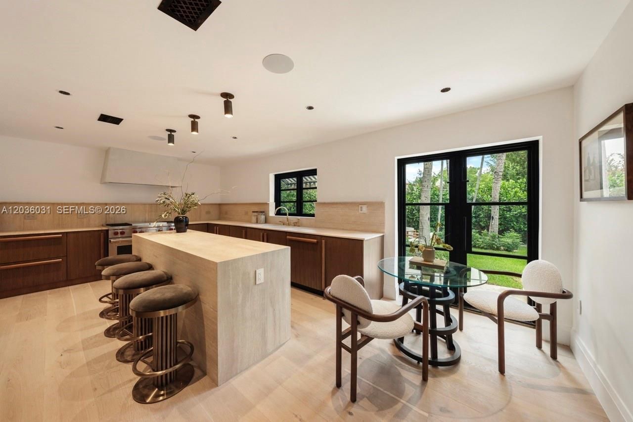 4727 N Bay Rd, Miami Beach, FL 33140 Photo