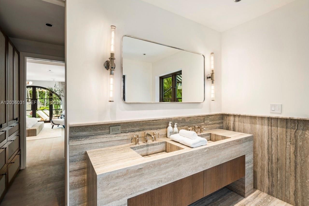 4727 N Bay Rd, Miami Beach, FL 33140 Photo