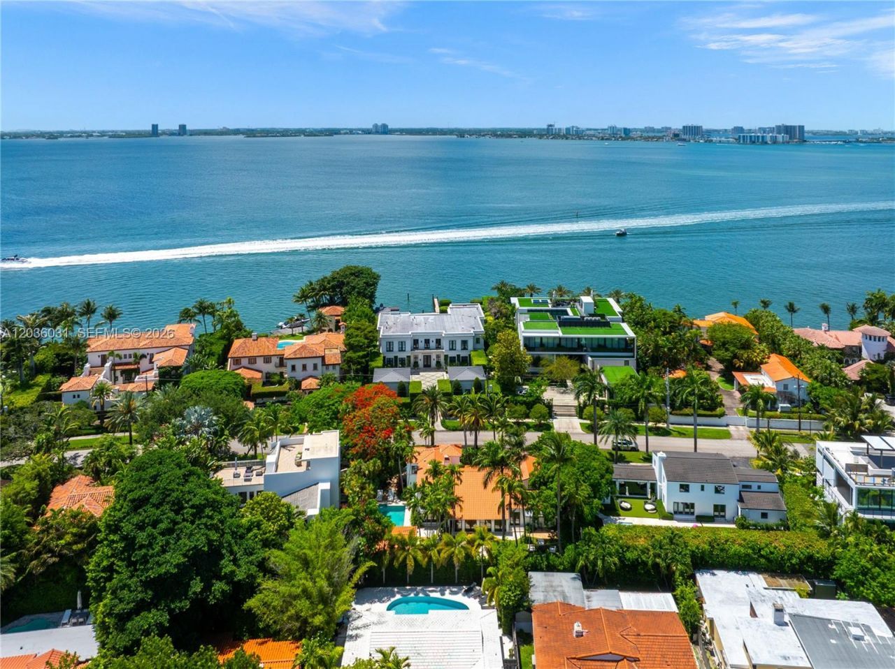 4727 N Bay Rd, Miami Beach, FL 33140 Photo
